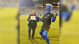 Los Colorado Rapids reconocen a monseñor Jorge De los Santos con el premio “Esperanza y Corazón”