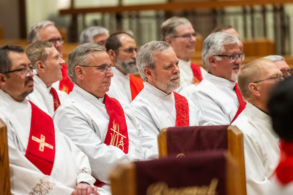 Diáconos de la arquidiócesis se reúnen para el Día del Diácono en la parroquia Immaculate Heart of Mary en Northglenn en 2023. (Foto de Daniel Petty/El Pueblo Católico)