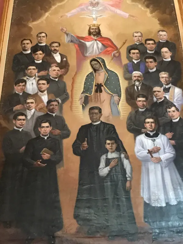 Cuadro que muestra a 25 santos mártires mexicanos canonizados por San Juan Pablo II en el año 2000, con la reciente inclusión de San José Sánchez del Río. La obra se encuentra en el Templo Expiatorio a Cristo Rey, la antigua Basílica de Guadalupe, en Ciudad de México. Crédito: David Ramos/ACI Prensa.