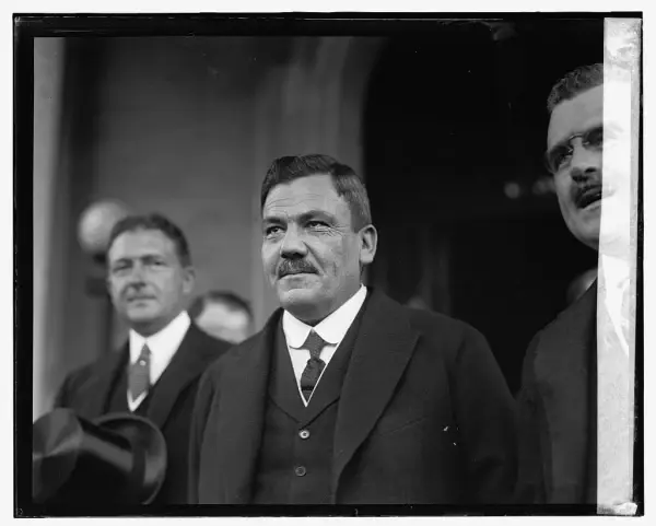 Plutarco Elías Calles, presidente de México (1924-1928) y figura clave en la Guerra Cristera. Crédito: National Photo Company Collection, dominio público, vía Wikimedia Commons.