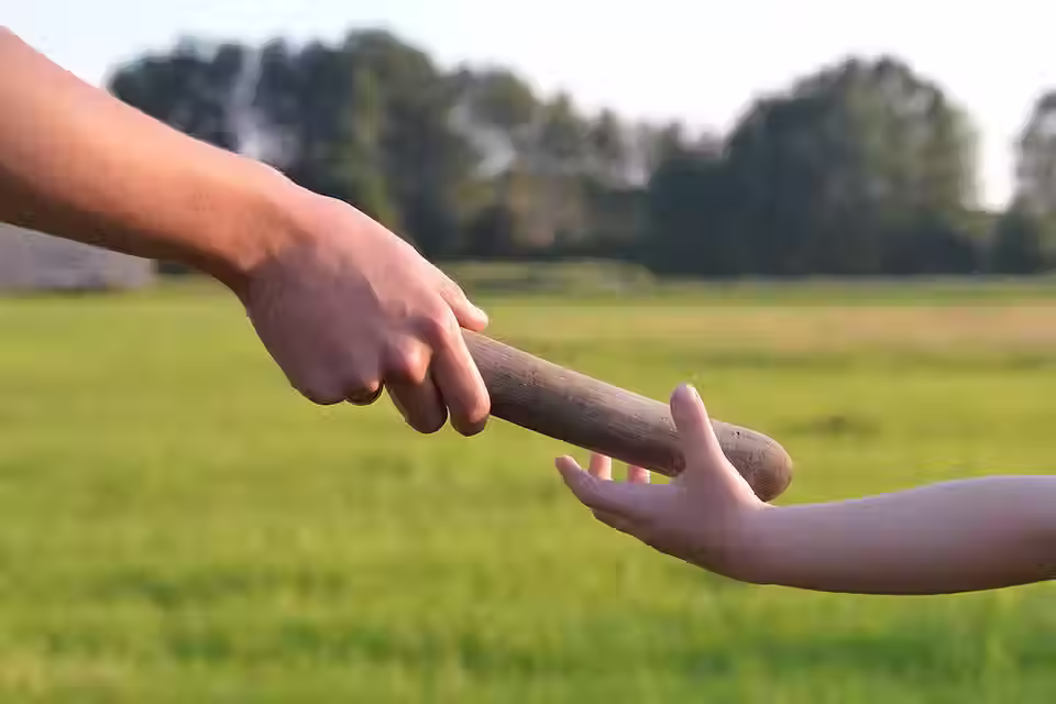 El siguiente paso para hacer discípulos es pasar el relevo de la evangelización, aun mientras tú sigues corriendo la carrera de la vida cristiana y de la evangelización. (Foto: Lightstock)