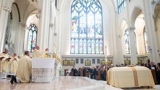 ¡Bien, siervo bueno y fiel!: monseñor Ken Leone recibe cristiana sepultura