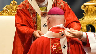 Arzobispo Golka recibe el palio de manos del papa León XIV