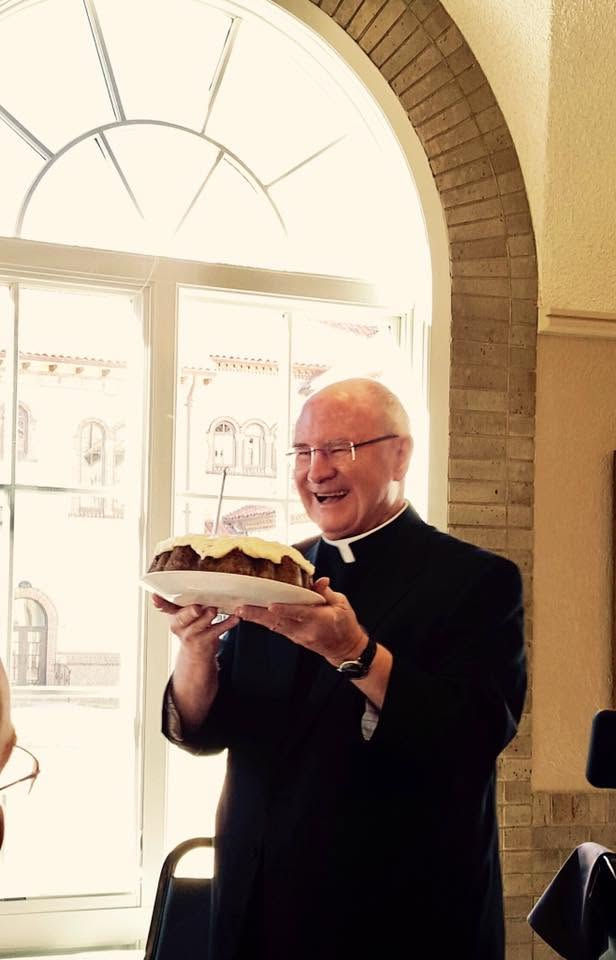 La comunidad del Seminario St. John Vianney celebró el 50.º aniversario de sacerdocio de monseñor Leone en el 2017. (Foto cortesía de la página de Facebook del Seminario St. John Vianney)