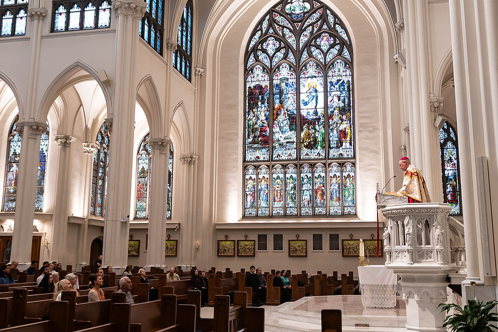 El arzobispo de Denver, monseñor James Golka, predica durante la Misa diaria de las 5:30 p. m., en vísperas del 114.º aniversario de la dedicación de la Catedral Basílica de la Inmaculada Concepción, realizada en 1912. (Foto de Morgan Knobloch/El Pueblo Católico)