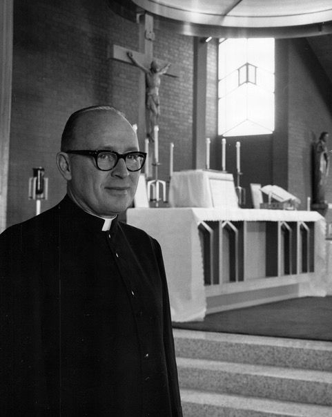 El padre Fred McCallin, el párroco que más tiempo sirvió en St. Mary también abrió la escuela y amplió la iglesia. (Foto cortesía de la parroquia St. Mary, Littleton)