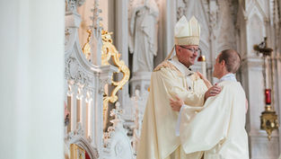 La alegría de darlo todo: Hermano Thomas Gonzaga es ordenado díacono transitorio en Denver