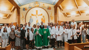 Arzobispo James Golka invita a profesionales de la salud a participar en la misión sanadora de Cristo en la Misa Blanca