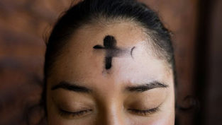 La ceniza recuerda la fragilidad y esperanza a la que estamos llamados, afirma el papa Francisco