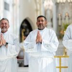 				Los 12 diáconos recién ordenados servirán como ministros de la Palabra, del altar y de la caridad. (Foto: Daniel Petty)				