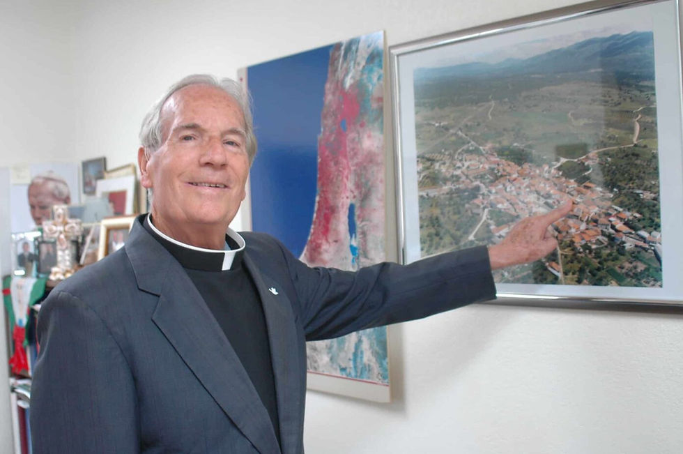 El P. Tomás nos señala su pueblito natal