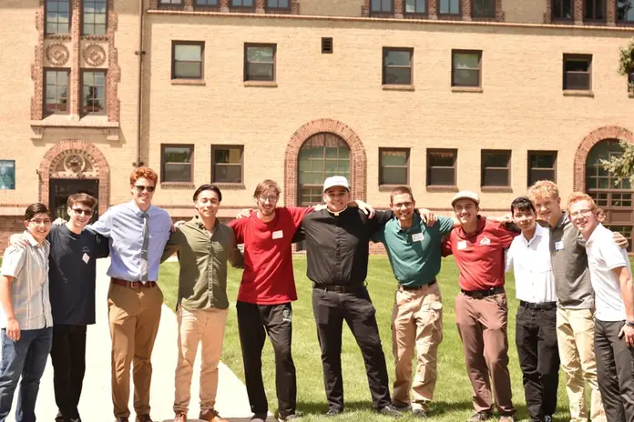 El Seminario St. John Vianney y la Oficina de Vocaciones organizaron recientemente un retiro «Ven y ve» para reunir a unos 70 hombres de toda la arquidiócesis identificados por la campaña «Llamado por nombre» del pasado mes de mayo. (Foto proporcionada)