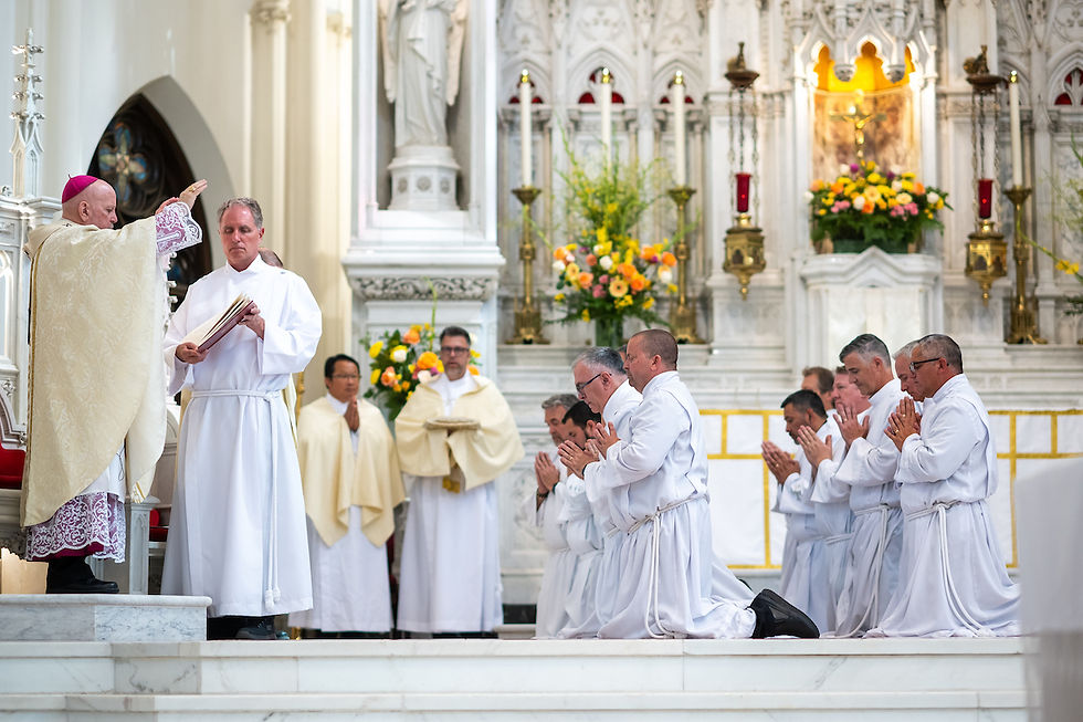 Doce hombres fueron ordenados al diaconado por el arzobispo Samuel J. Aquila el sábado 14 de junio. (Foto de Dan Petty)