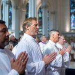 				Los 12 diáconos recién ordenados servirán como ministros de la Palabra, del altar y de la caridad. (Foto: Daniel Petty)				