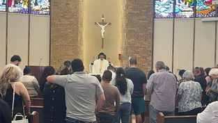 Nunca están solos: Misa Anual de Niños del cementerio católico Mount Olivet brinda consuelo y comunidad