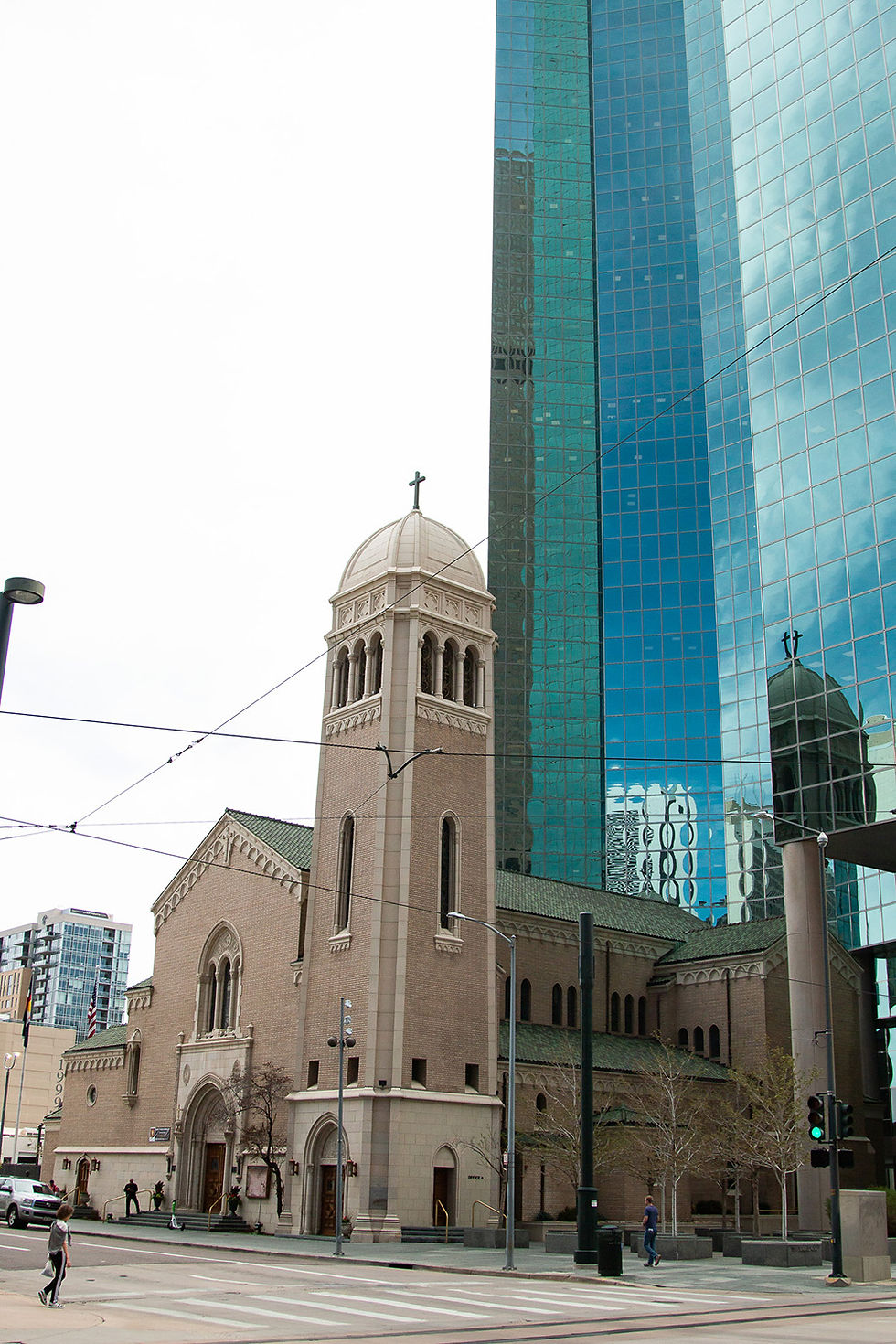 La parroquia de Holy Ghost ha sido un refugio para la adoración eucarística en el centro de Denver por más de 90 años. (Fotos de André Escaleira, Jr.).