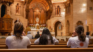 Refugio eucarístico: Jesús habita en el corazón de Denver gracias a la parroquia Holy Ghost
