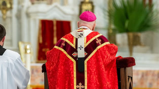 El arzobispo Samuel Aquila reflexiona sobre las siete últimas palabras de Cristo