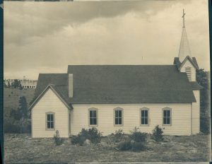 La capilla original de San Walter, construida en 1915, sirvió a la comunidad durante 30 años antes d
